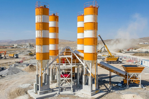 Krismak'tan Gürcistan'a Stratejik İhracat: Ashtrom Contracting Georgia LLC ile 45 m³/h Beton Santrali Teslimatı